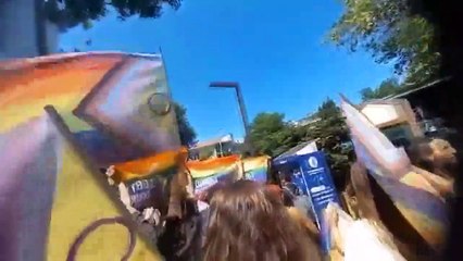 Les personnes LGBT prévoyant de marcher ont commencé à se rassembler à Taksim