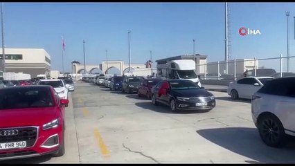10 kilomètres de file d'attente de véhicules à la porte frontière d'Ipsala