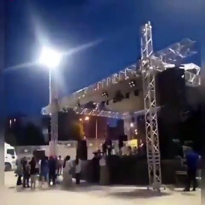 Şanlıurfa'da sahneye çıkan Yavuz Bingöl, seyirci az olunca konseri iptal etti