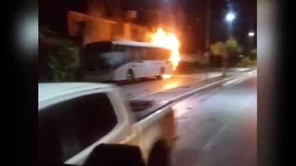 Ônibus é incendiado em Cabo de Santo Agostinho