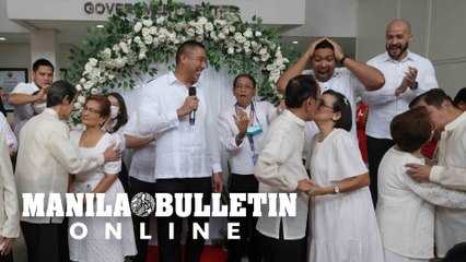 Mayor Zamora renew vows of couples celebrating a golden wedding anniversary