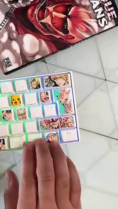 Le titan féminin de snk sur mon clavier