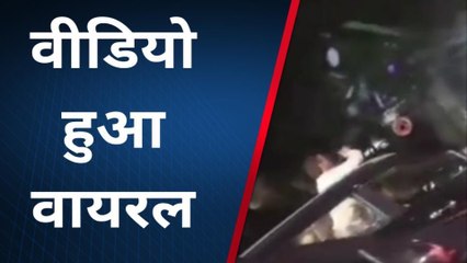मेरठ: गाड़ी के सनरूफ से बाहर निकलकर "जाम" लेते नजर आया व्यक्ति, वीडियो हुआ वायरल