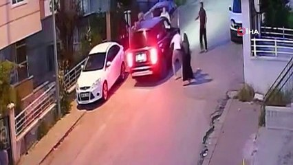 La querelle de famille s'est terminée dans le sang ： Il a écrasé le grand-père et le cousin de sa femme en voiture comme ça