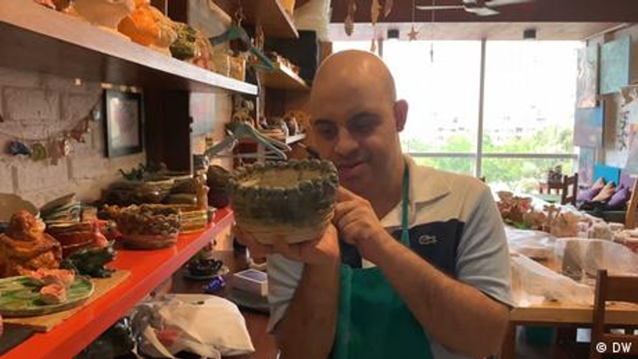 Indian pottery artist puts his talent above disability