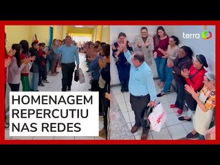 Professor é homenageado por alunos com 'corredor de aplausos' ao se aposentar no ES