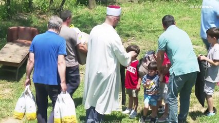 هدية لعيد الأضحى.. مسلمون في كوسوفو يفاجئون كاثوليكياً ببيت جديد