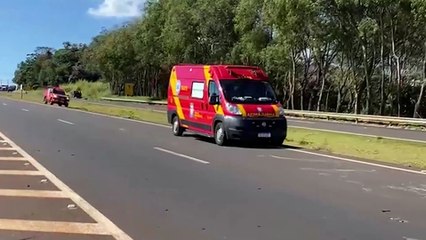 Colisão seguida de capotamento deixa 4 feridos na BR-376 em Apucarana