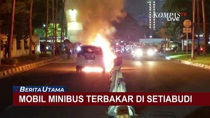 Diduga Korsleting Listrik, Sebuah Mobil Minibus Terbakar di Kawasan Setiabudi Jakarta