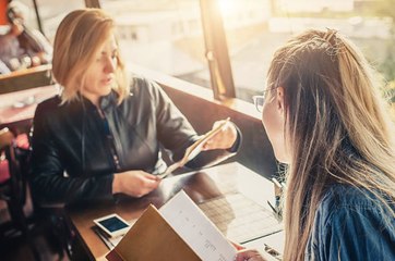 Los Jóvenes Sufren Ansiedad Al Pedir En Restaurantes