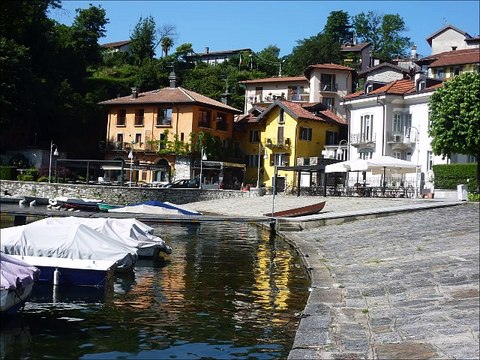 Façades italiennes - Musique : La partida (valse traditionnelle vénézuélienne) - Eric : guitares, mandolines.
