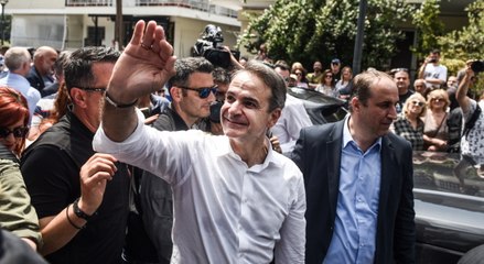 Los conservadores de Mitsotakis logran mayoría absoluta