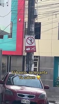 Voy a ponerlo en mi barrio : Vecinos sorprenden con advertencia a quienes orinen en las calles