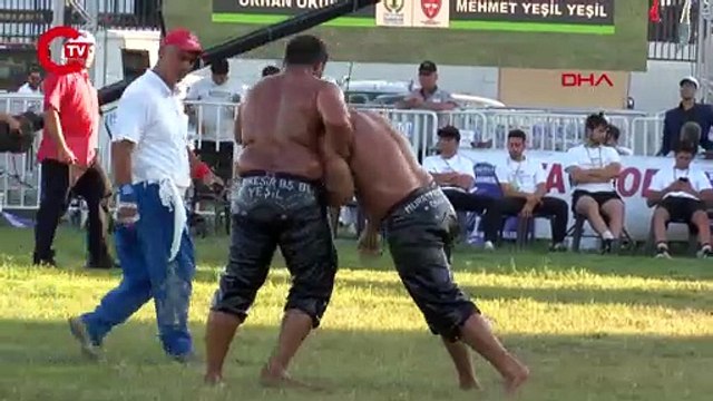 Turkiye Yağlı Güreş Ligi Gaziantep etabının başpehlivanı Orhan Okulu oldu.