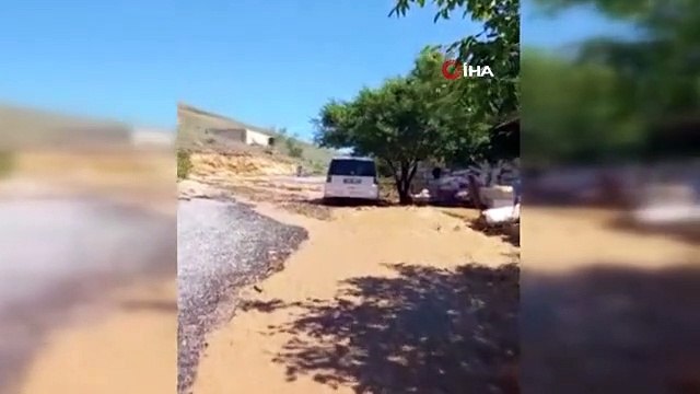 Niğde'de Baraj Borusu Patladı, Köyü Su Bastı