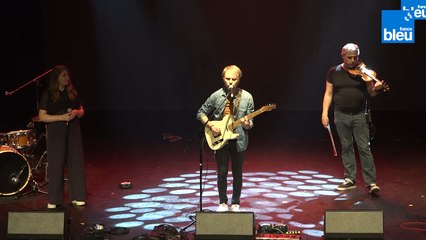 Romain Watson sur la scène de la finale Talents Hauts