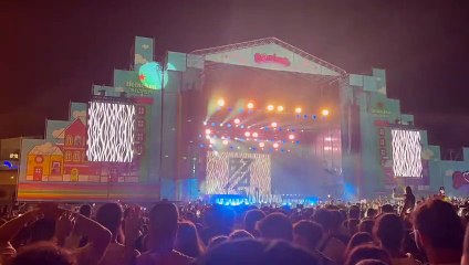 El público durante el festival Boombastic pidiendo la canción de Quevedo