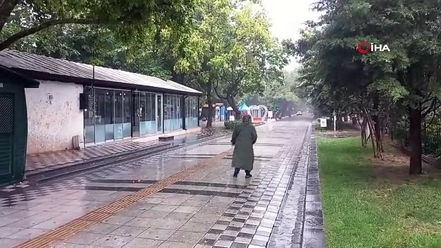 Kırklareli'nde Sağanak Yağış Cadde ve Sokakları Göle Çevirdi