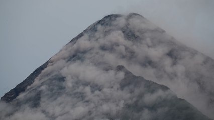 Aumenta la actividad sísmica del volcán Mayón en Filipinas, advierten los volcanólogos