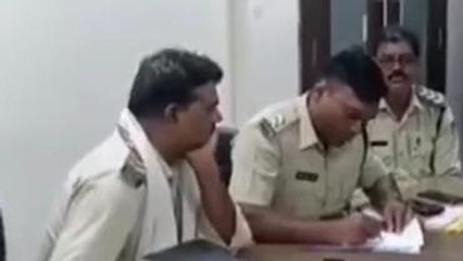 Скачать видео: जबलपुर: बीजेपी नेता की गोली से युवतीं की मौत, परिजन फांसी देने की कर रहे मांग