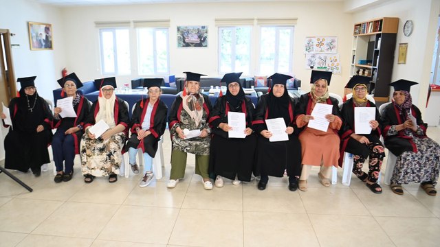 65 yaşından sonra okuma yazma öğrenen kadınlar ilk kez kep atma heyecanı yaşadılar