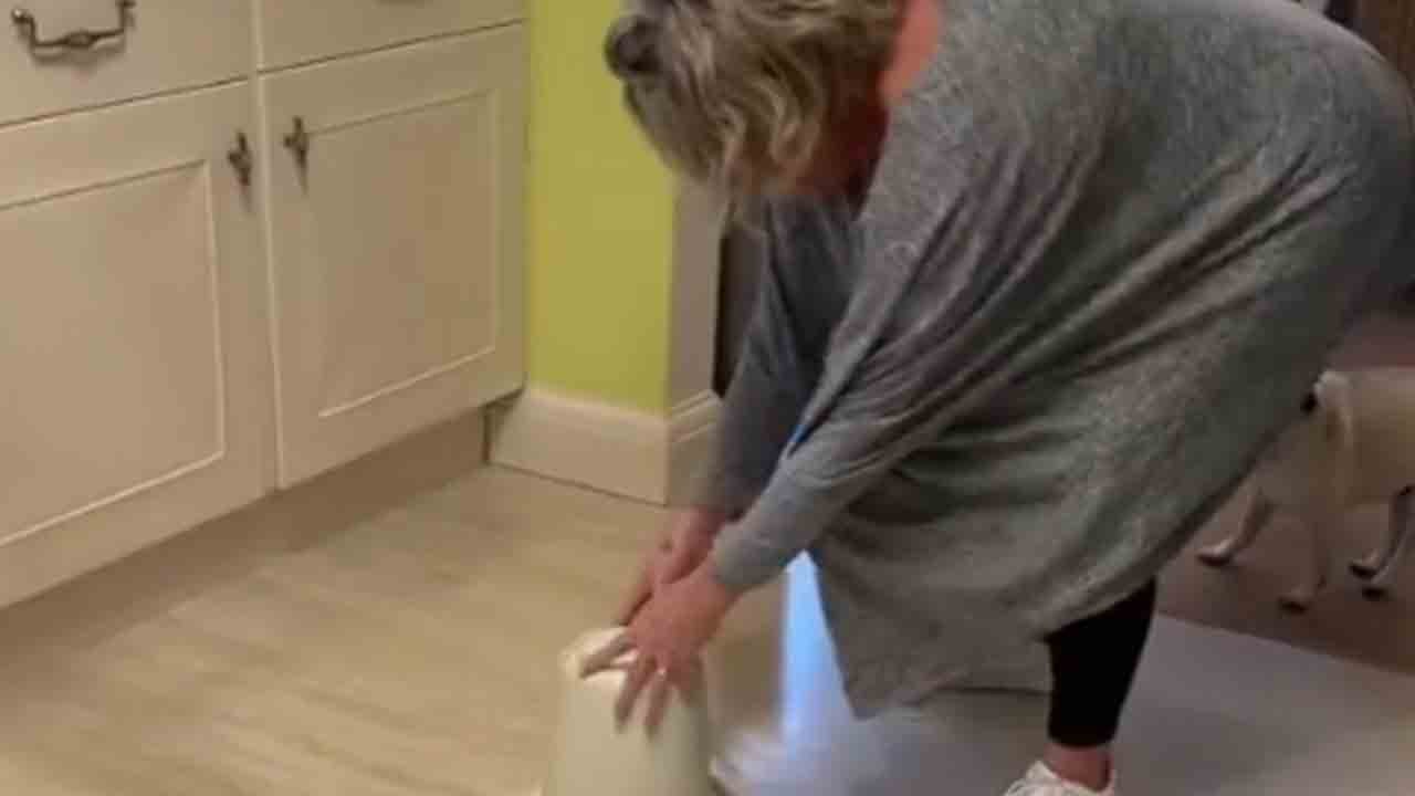 Daughter and mom prank dad by pretending they caught a mouse *HE DIDN'T SEE IT COMING!*