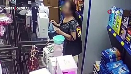 Zincir markette skandal olayın görüntüleri! Güvenlik kamerasını izleyen çalışanlar fark etti