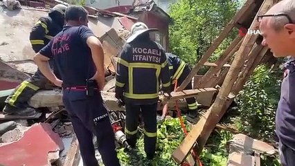 Une maison abandonnée s'est effondrée à Kocaeli： 2 personnes ont perdu la vie