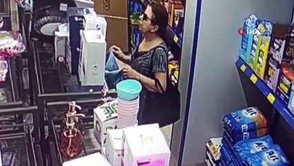 C'est ainsi qu'il a volé la tenue dans l'allée du marché
