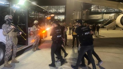 Bakan Yerlikaya: İnterpol kırmızı bültenle aranan 2 suç makinesi yakalandı