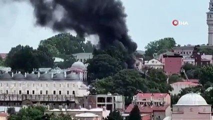 Incendie dans un immeuble en bois de 3 étages à Fatih