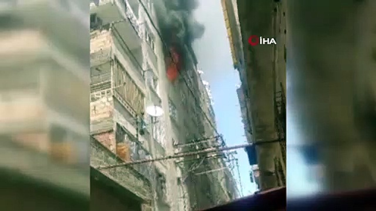 Çakmakla oynayan 4 yaşındaki çocuk evi yaktı: 3 kişi dumandan etkilendi