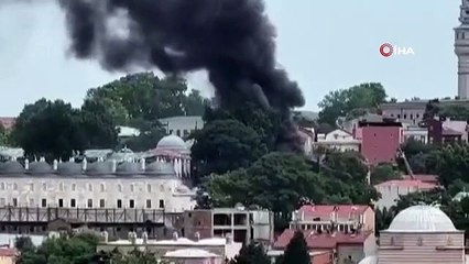 Incendie dans un immeuble en bois de 3 étages à Fatih