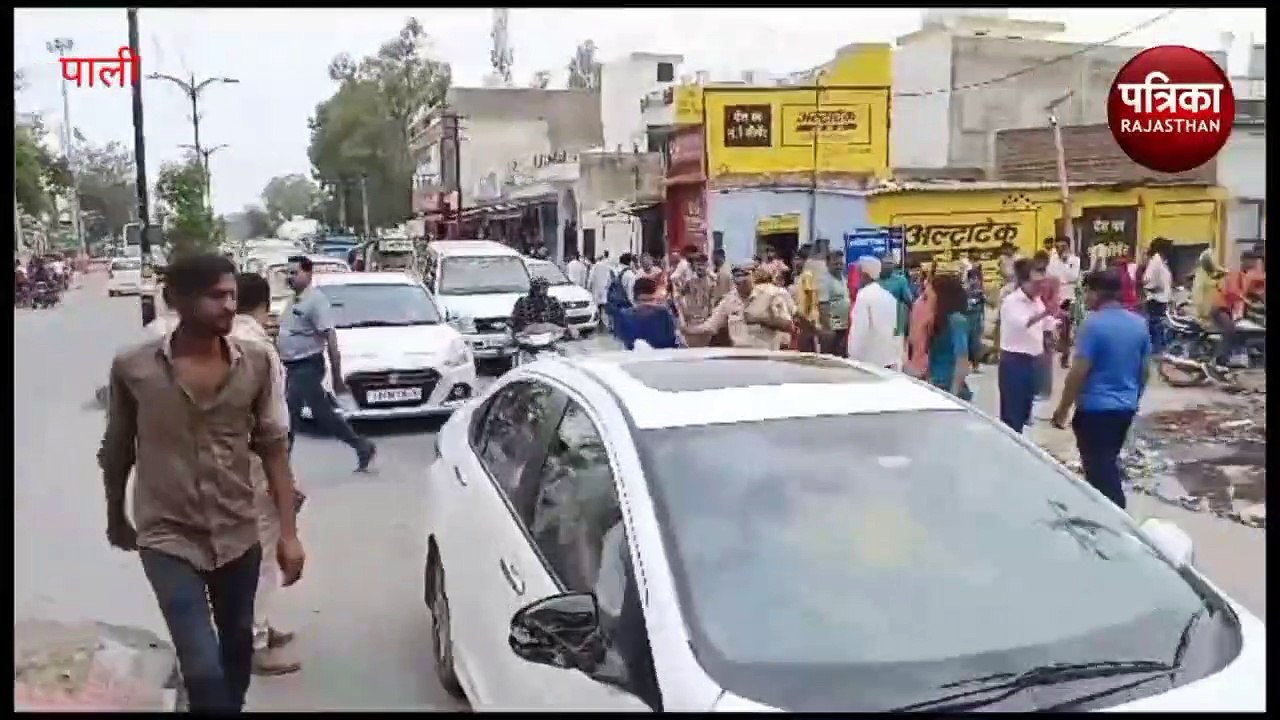 VIDEO : राजस्थान में यहां एक बस ने बाइक सवार यु...