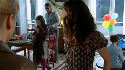 Un petit mensonge Bande-annonce (EN)