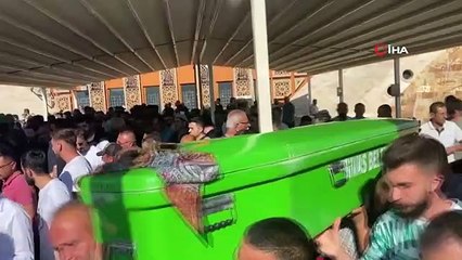 Feci kazada hayatını kaybeden anne ve iki çocuğu son yolculuğuna uğurlandı
