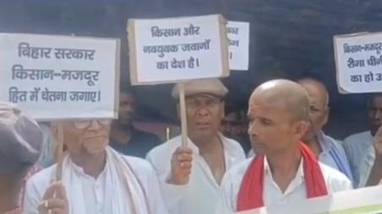 चीनी मिल गेट पर मजदूरों ने सीएम के ख़िलाफ़ किया प्रदर्शन, जानिए क्या है मामला