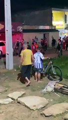 Imagens mostram os primeiros momentos após jovem ser baleado
