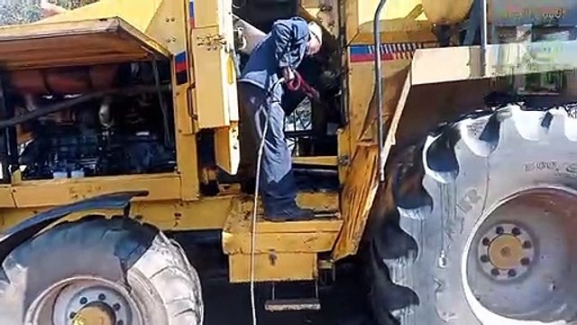 Washing New Holland Fx48 Harvester Machine