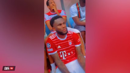 Kessié sorprende a los culés... ¡con una camiseta del Bayern!