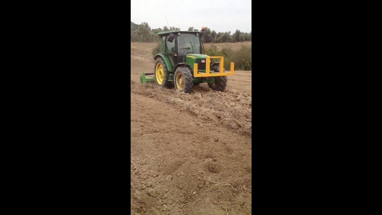 John Deere 5055E