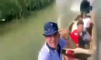 Ce conducteur de pirogue aurait mieux fait de regarder devant lui