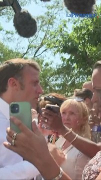 Emmanuel Macron à Marseille : On fait le tour du port ensemble, je serais étonné qu'il n'y ai pas un café ou un restaurant qui ne cherche pas à embaucher