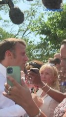 Emmanuel Macron à Marseille : " On fait le tour du port ensemble, je serais étonné qu'il n'y ai pas un café ou un restaurant qui ne cherche pas à embaucher"