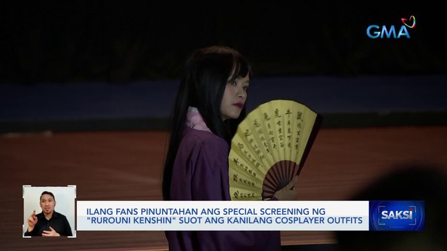 Ilang fans pinuntahan ang special screening ng Rurouni Kenshin suot ang kanilang cosplayer outfits | Saksi