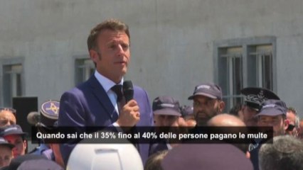 Macron: "Cash o carta di credito" per pagare le multe per uso di droga