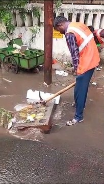 Video.... अहमदाबाद: मानसून की पहली बारिश, जगह-जगह भरा पानी, मनपा के दावों की खुली पोल