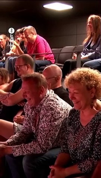 Parfois, Sara De Paduwa a des fou-rires incontrôlables et surtout inexpliqués !