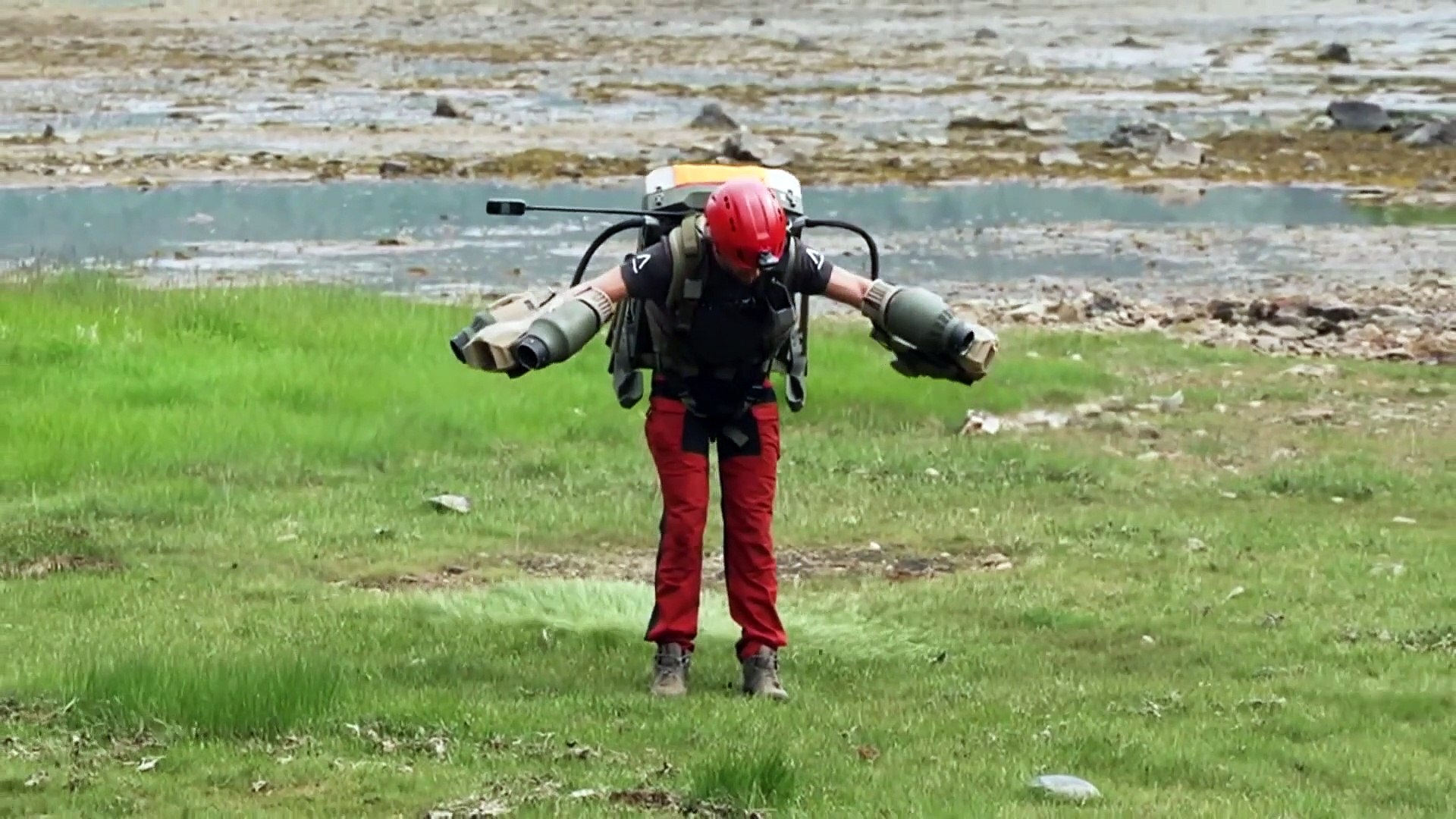 watch-jet-suit-inventor-gives-demonstration-to-norway-s-red-cross
