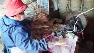 Agricultural season filial piety_ the process of twisting the rope